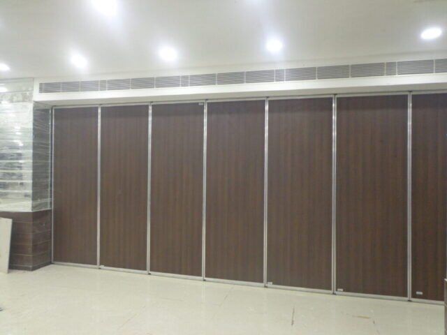 Wooden Sliding Partition/ acoustic sliding folding partition